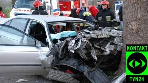 Samochód odbił się od trzech drzew