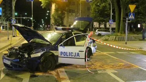 Dziecko i matka ranni w zderzeniu z radiowozem
