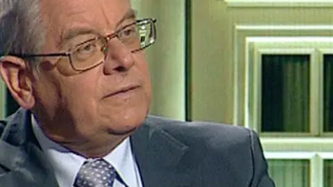 "UE może zwiędnąć jak roślina. To przestroga Rostowskiego"