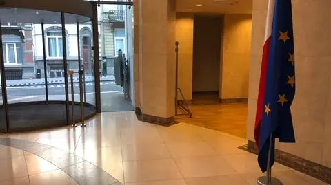 Tablica z nazwiskiem Tuska w Brukseli została zdjęta 