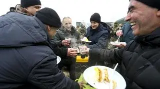 Zełenski zaapelował do Ukraińców o jedność (nagranie z 29 grudnia: ukraińscy jeńcy, więzieni przez separatystów w Donbasie, wrócili do domu)