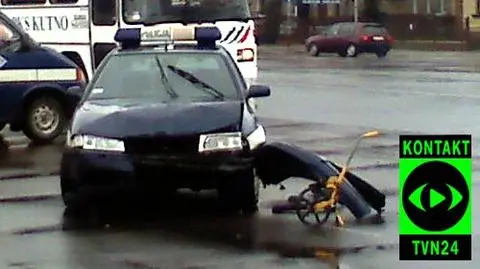 Taksówka uderzyła w radiowóz