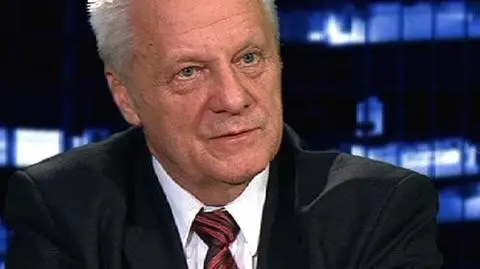 Niesiołowski 
 o karuzeli stanowisk: wszystko 
 w rękach partii