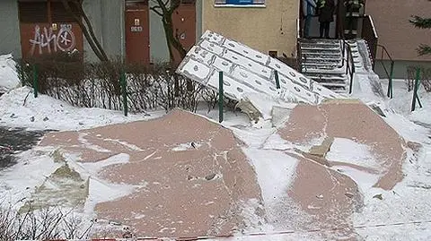 Od budynku odpadła elewacja
