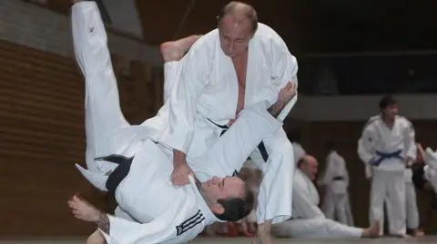 Putin rzuca na glebę