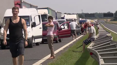 Wypadek na autostradzie: zawracają i... płacą na bramkach 
