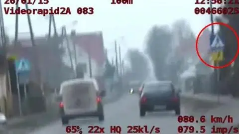 Kierowca wyprzedzał na pasach i gnał na złamanie karku