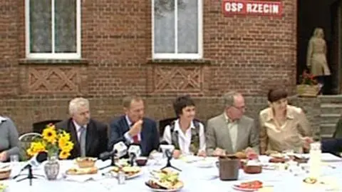 Zauroczony premier na śniadaniu u gospodyń