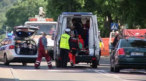 Dostawczak nie zdążył wyhamować. 12-latka w ciężkim stanie