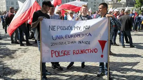 "Don&#039;t let the UE destroy Polish agriculture". Farmers&#039; protest in Warsaw
