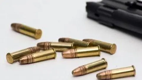 Policjant zgubił w toalecie magazynek z amunicją