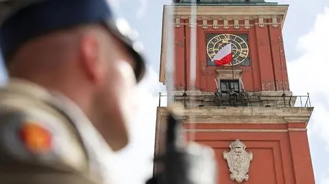 Uroczyste podniesienie flagi państwowej na Zamku Królewskim