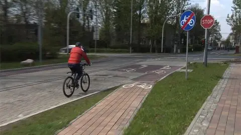 Główne grzechy rowerzystów. 
"Droga to nie prywatne podwórko"