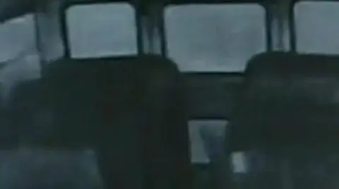 Tornado porwało autobus szkolny. Dzieci uciekły