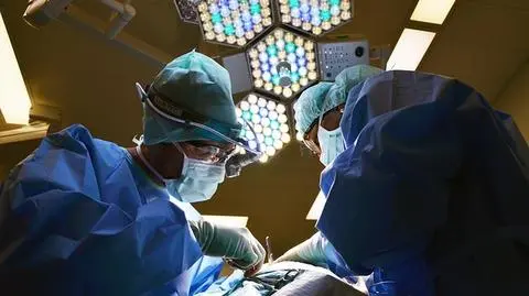Zrekonstruowali chłopcu nogę, to pierwsza taka operacja w Polsce