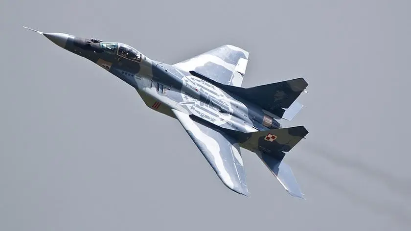 Awantura o samoloty, zarzuty dla pielęgniarek, ewakuacja szkoły