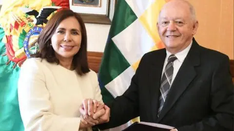 Boliwia. Rząd mianował Waltera Oscara Serrate'a na ambasadora w USA