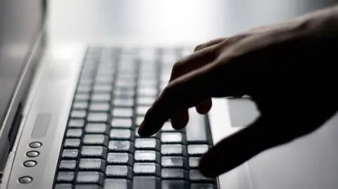 Ma więcej zarzutów niż lat. 14-letni haker w rękach policji