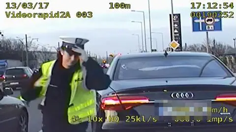 Poznań: Eskortowali noworodka do szpitala. Lekarz chwali policjantów
