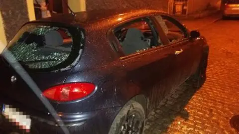 Mężczyzna uszkodził 19 samochodów