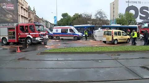Kraków. Zderzenie autobusu i tramwaju w centrum