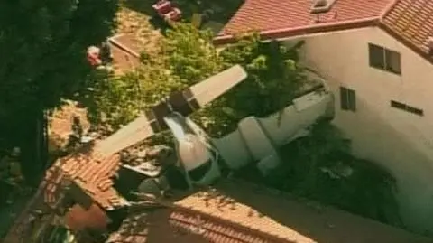 Samolot wbił się w dom