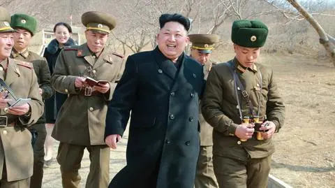 Korea Płn: zakaz noszenia jeansów i pierciengu