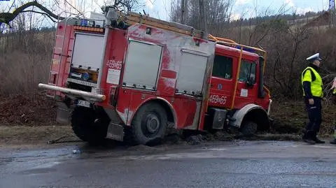 Jugów. Policja przesłuchała strażaka, który rozbił wóz bojowy i uciekł