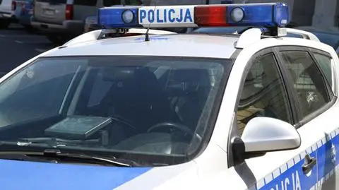 Pijany kierowca z zakazem uciekał przed policją. Wylądował w rowie