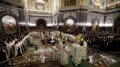 Rosjanie oddają hołd Aleksemu II