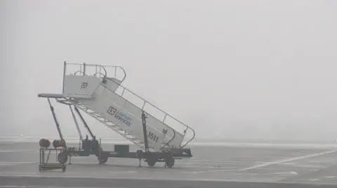 Mgła zatrzymała samoloty. Opóźnienia na lotnisku w Gdańsku