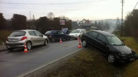 Wypadek we wsi Kobyle (pow. bocheński). Dzieci jechały na wycieczkę