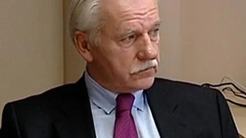 PKW nie zarejestrowała komitetu Olechowskiego
