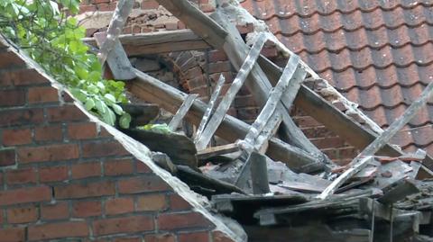 Cześć dachu zawaliła się na restauracyjny ogródek