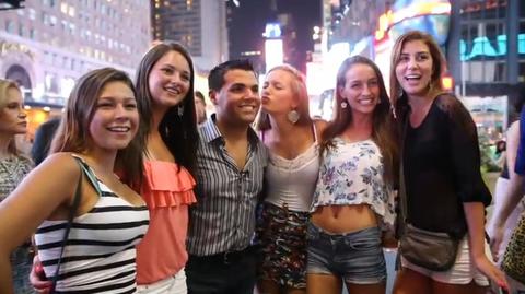 Udawał celebrytę, tłum oszalał na jego punkcie. "Wkręt" na Times Square