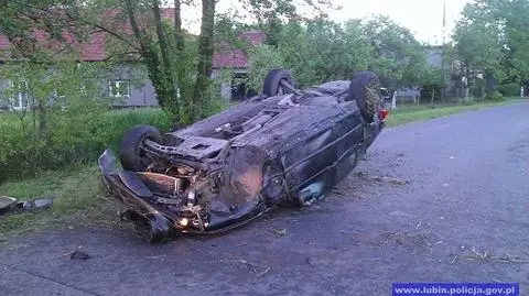 Pijana 21-latka dachowała swoim BMW. "Tłumaczyła, że chciała się odstresować"