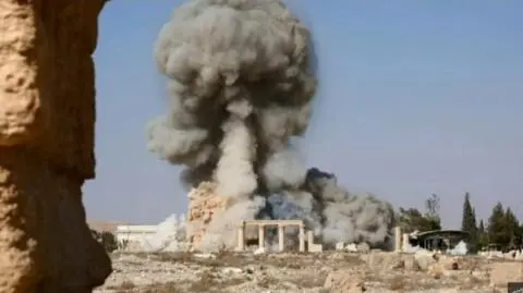 Syria. Dzihadyści pokazali, jak wysadzili świątynię w Palmyrze