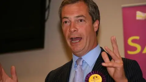 Wyprowadzał Wielką Brytanię z UE, teraz sam zmieni obywatelstwo?