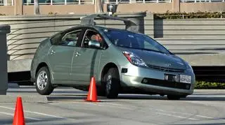 08.05 | Zmodyfikowany przez internetowego giganta Google samochód, który nie wymaga kierowcy, dopuszczono do ruchu na drogach amerykańskiego stanu Nevada. (YouTube, fot. wikipedia.org)