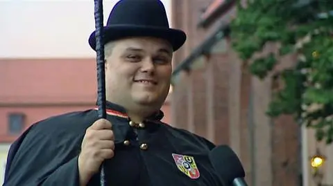 Rozpala latarnie polityką 
przez 365 dni w roku 