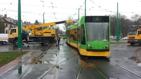 Wykolejona bimba zablokowała dojazd na cmentarz