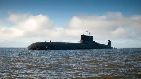 Atomowy okręt podwodny Dmitrij Donskoj służy we Flocie Północnej (nagranie archiwalne okrętów tej floty)