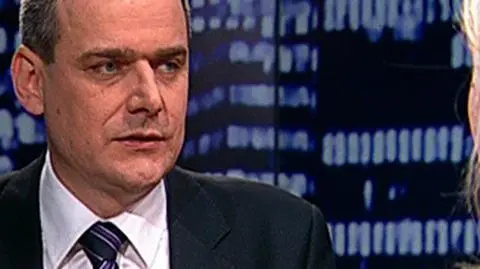 "Prezydent jest gigantem, a premier wystawia laurki"