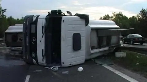 Cysterna runęła na drogę