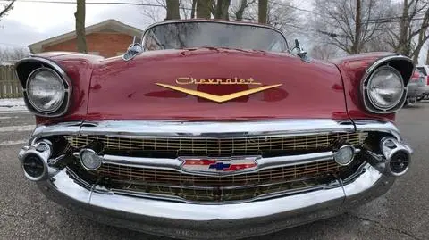 Dziadek dostał prezent: odnowionego chevroleta z lat 50.