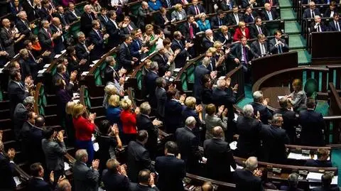 Premier otrzymał brawa od posłów koalicji