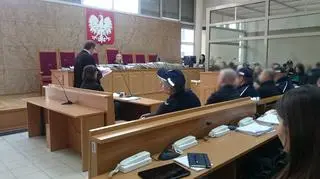 22 oskarżonych na sali sądowej