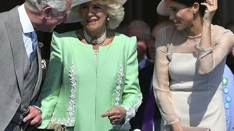 15-letnia Meghan Markle przed Pałacem Buckingham