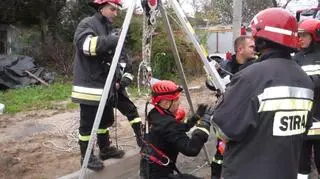 Chłopca wydostali ze studni strażacy 