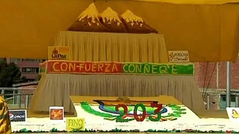 11,5 tysiąca jaj i 300 litrów mleka. Tort na rocznicę wyzwolenia